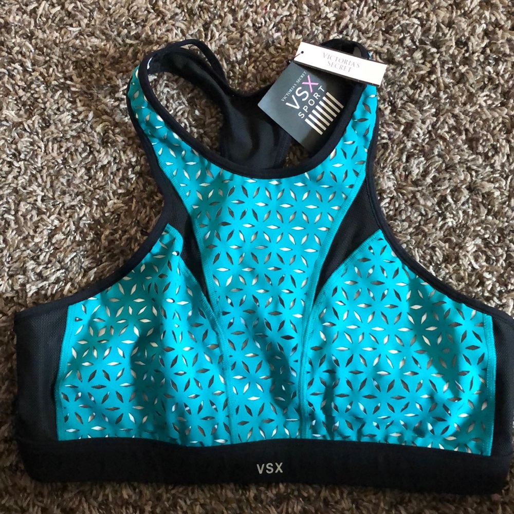Sport bra (Victoria’s Secret)
